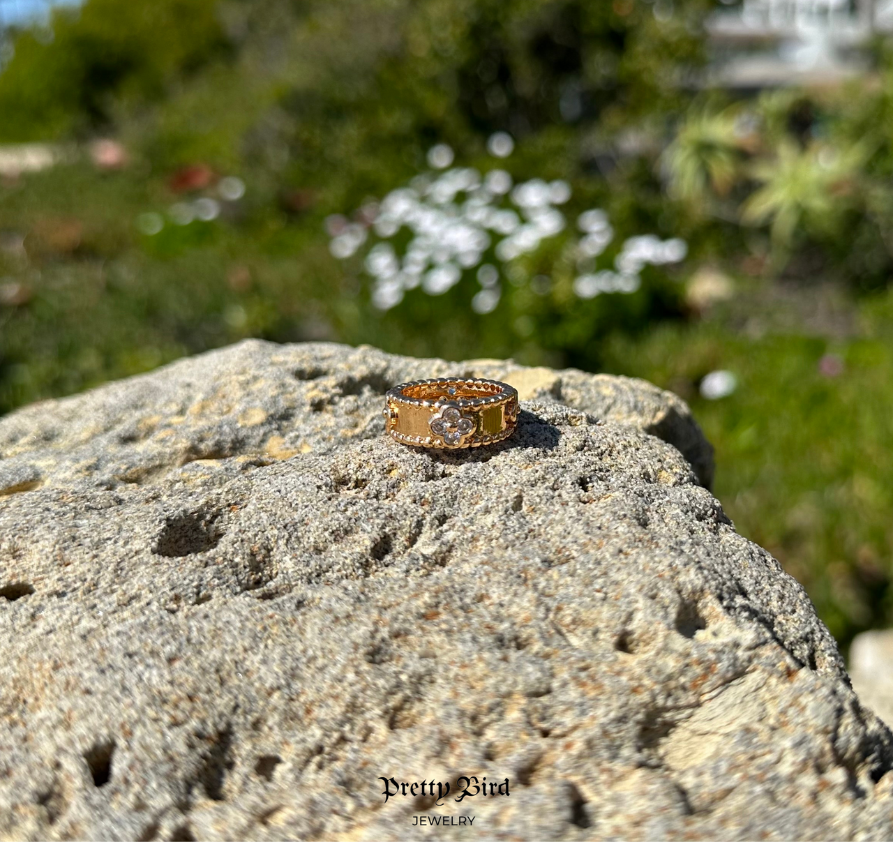 Thick Crystal Clover Inlay Band Ring